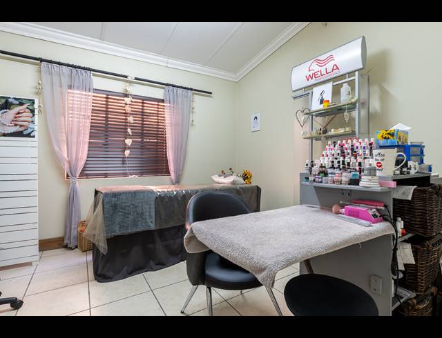 415M² MEDICAL SUITE FOR SALE IN RANDHART